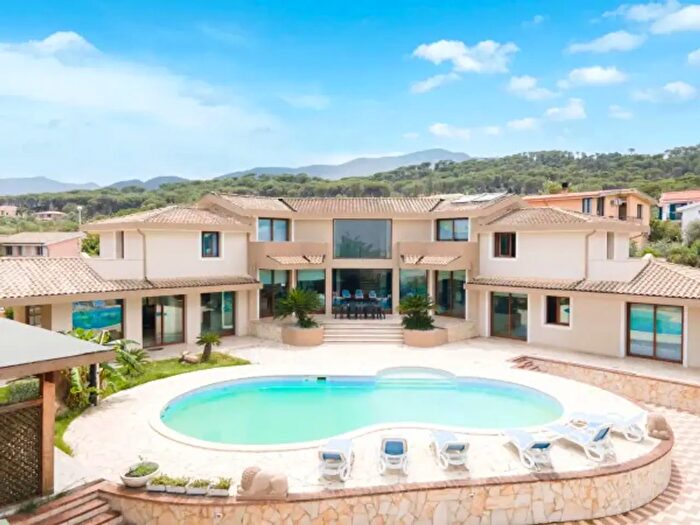 Casa con 6 locali in vendita in Capoterra