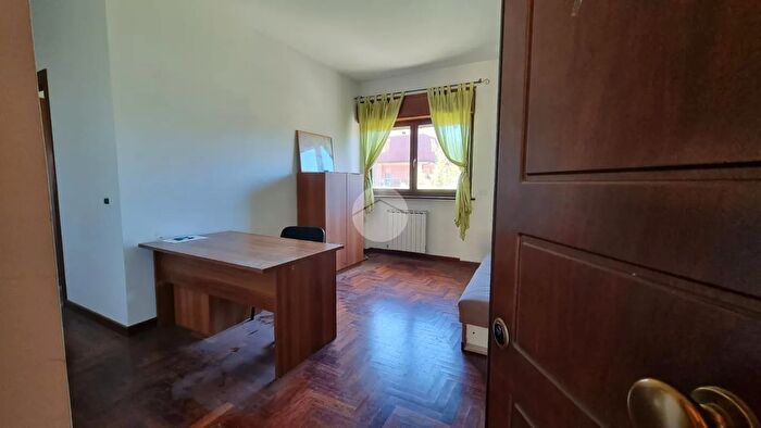 Appartamento trilocale in vendita in Via Enrico Viventi, Viterbo