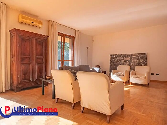 Appartamento con 7 locali in vendita in Via Bucaneve, Aosta