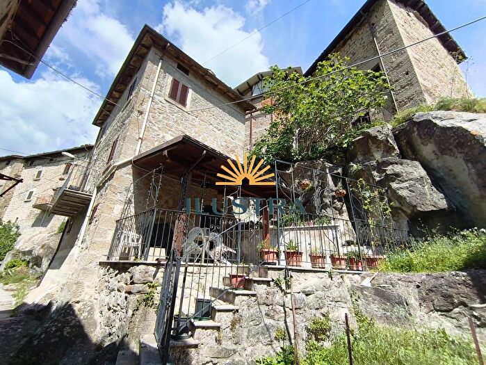 Casa quadrilocale in vendita in Centro Storico Tallacano, Acquasanta Terme