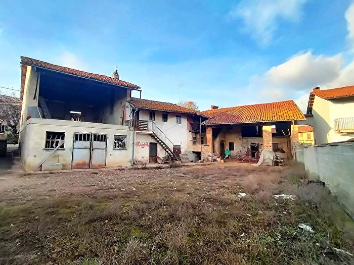 Casa con 8 locali in vendita in Via Francesco Damilano, Trinita