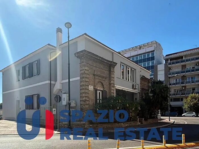 Appartamento quadrilocale in vendita in Viale Giovanni Bovio, Pescara