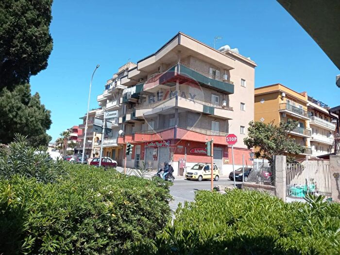 Appartamento con 7 locali in vendita in Via Venezia, Gela