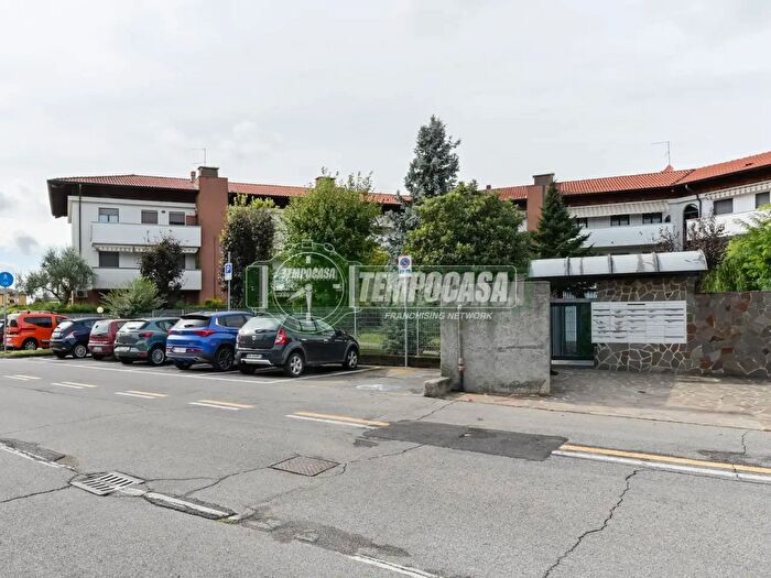 Appartamento trilocale in vendita in Via Carlo Goldoni, Verdellino