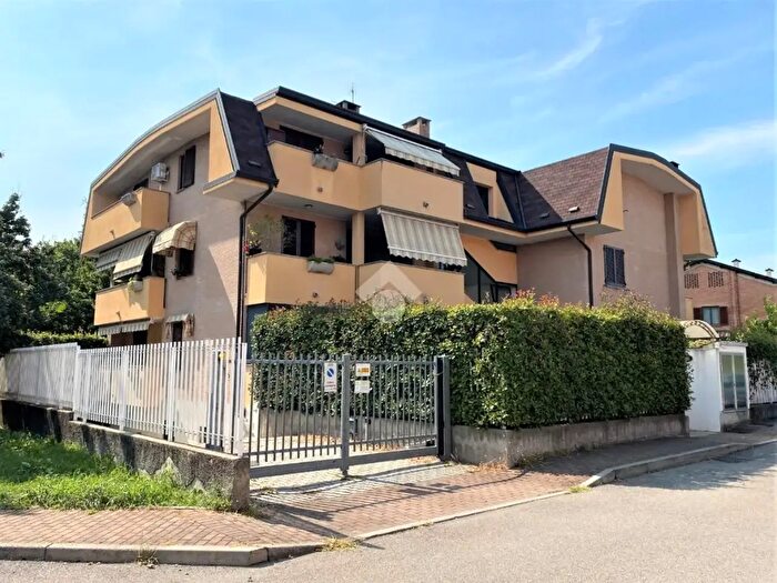 Appartamento bilocale in affitto in Via F Parri, Solaro