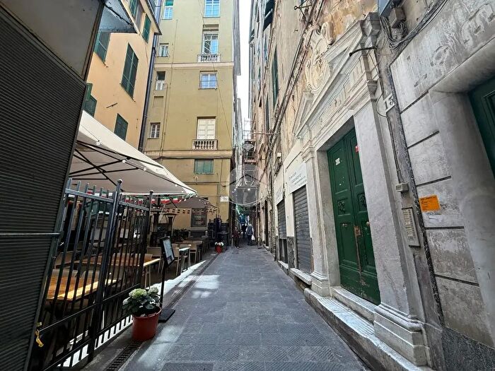 Appartamento trilocale in vendita in Via di Canneto Il Lungo, Genova