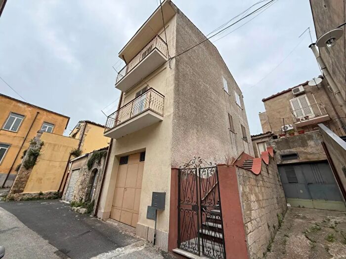Appartamento con 5 locali in vendita in Buscemi