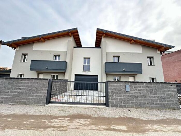 Casa quadrilocale in vendita in Novara