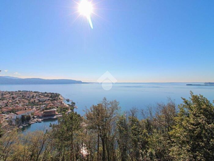 Casa quadrilocale in affitto in Via Montemaderno, Toscolano Maderno, ToscolanoMaderno