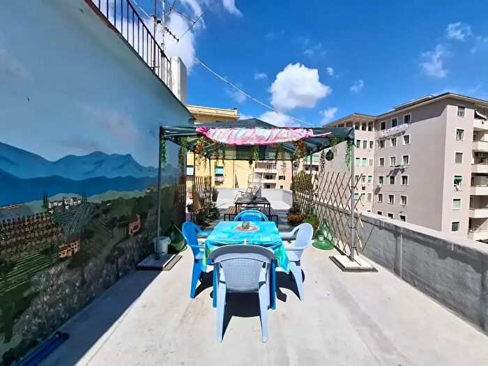 Appartamento trilocale in vendita in Via Arenella, Napoli