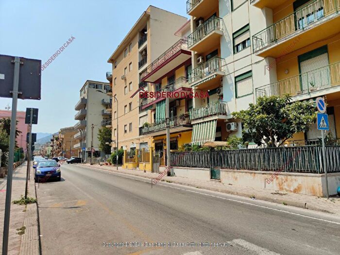 Casa con 6 locali in vendita in Piazza Venezia Capaci Pa Italia, Capaci