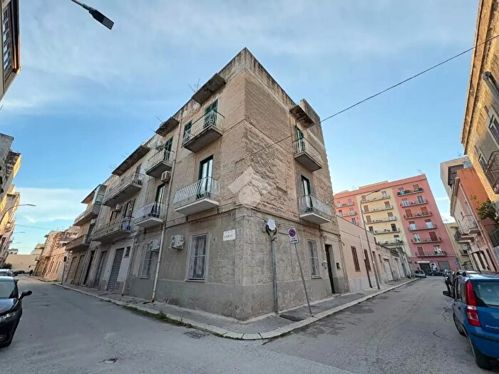 Appartamento trilocale in vendita in Via Luigi Settembrini, Trapani