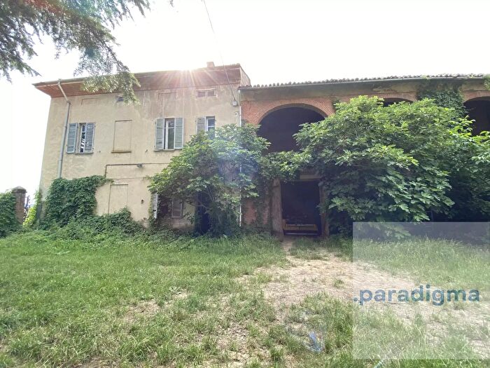 Casa con 9 locali in vendita in Valenza