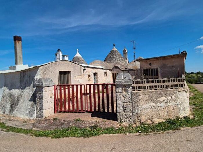 Casa con 6 locali in vendita in Strada Comunale Capo del Gallo, Alberobello