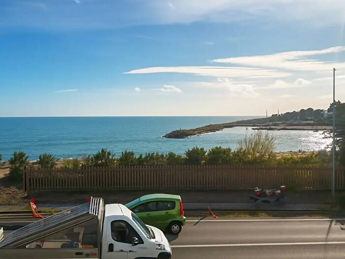 Casa con 8 locali in vendita in Via Aurelia, San Lorenzo Al Mare