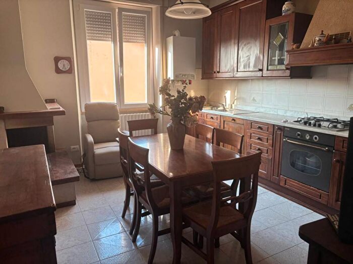 Appartamento con 5 locali in affitto in Via Cerquiglia, Viale Trento e Trieste Montepincio, Spoleto