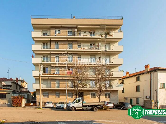 Appartamento trilocale in vendita in Via Salvator Rosa, Busto Arsizio