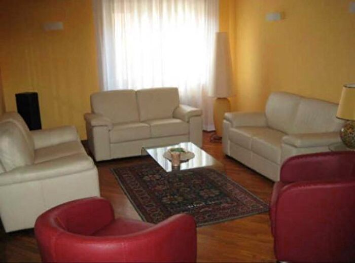 Appartamento con 6 locali in affitto in Via Serradifalco, Palermo