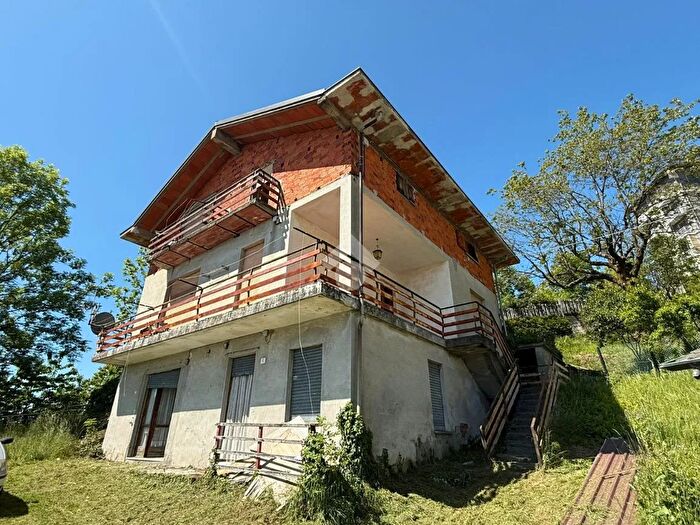 Casa con 11 locali in vendita in Via Strada Fontana Sistina, Monastero Di Lanzo