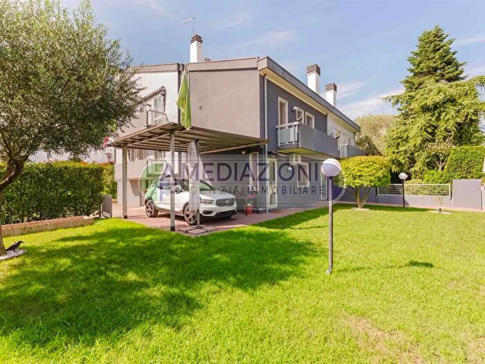 Appartamento con 7 locali in vendita in Via Mazzini, Mira