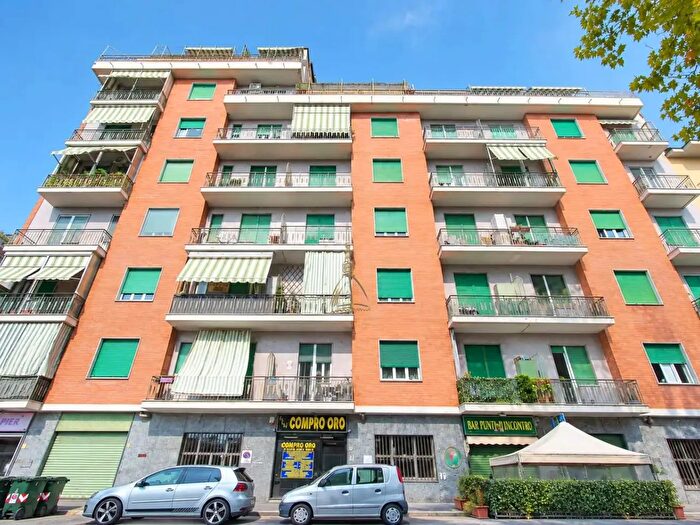 Appartamento trilocale in vendita in Via Borsi Giosuè Bis, Torino