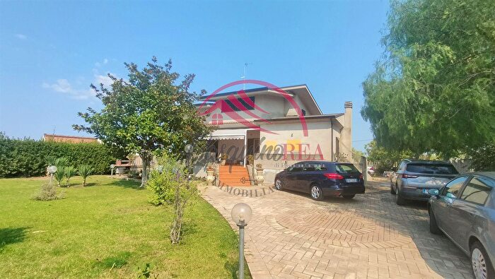 Casa con 6 locali in vendita in Campomarino