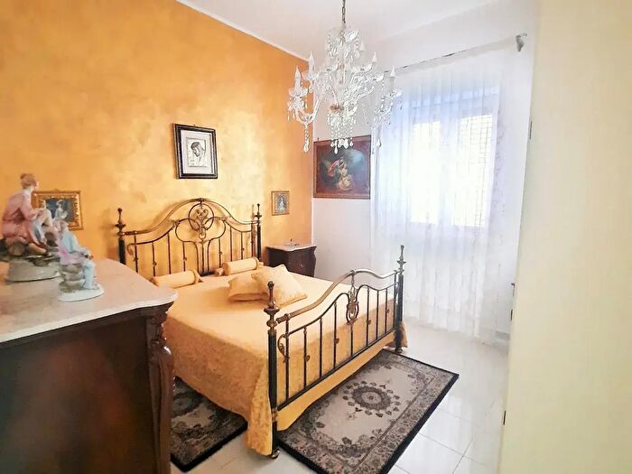 Appartamento quadrilocale in vendita in Via Enrico Toti, Palermo