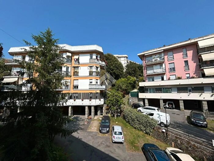 Appartamento trilocale in vendita in Via Tre Scalini, Rapallo
