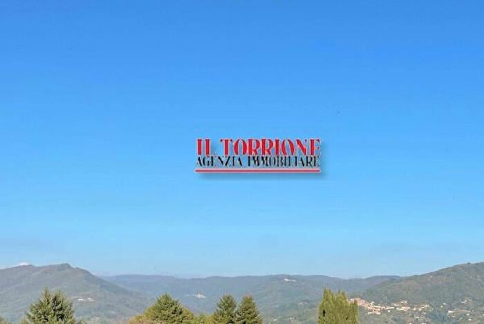 Casa con 6 locali in vendita in Via Val di Torbola, Pescia