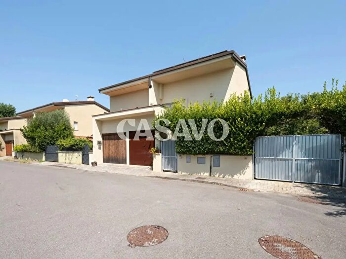 Casa con 6 locali in vendita in Via Giorgio Perlasca, Pisa