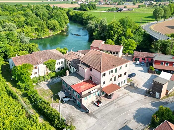 Appartamento trilocale in vendita in Via Molini, Veggiano