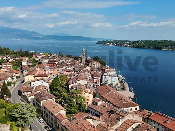 Appartamento trilocale in vendita in Vicolo Trabucco, Salo