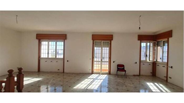 Casa con 6 locali in vendita in Via San Nicola, Neviano