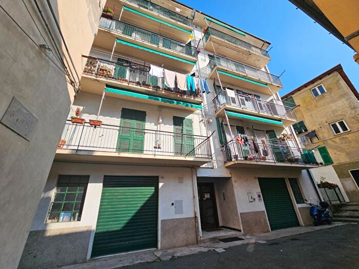 Appartamento con 6 locali in vendita in Via Gavino, Campomorone