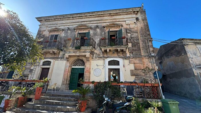 Casa con 6 locali in vendita in Piazza San Giovanni, Modica