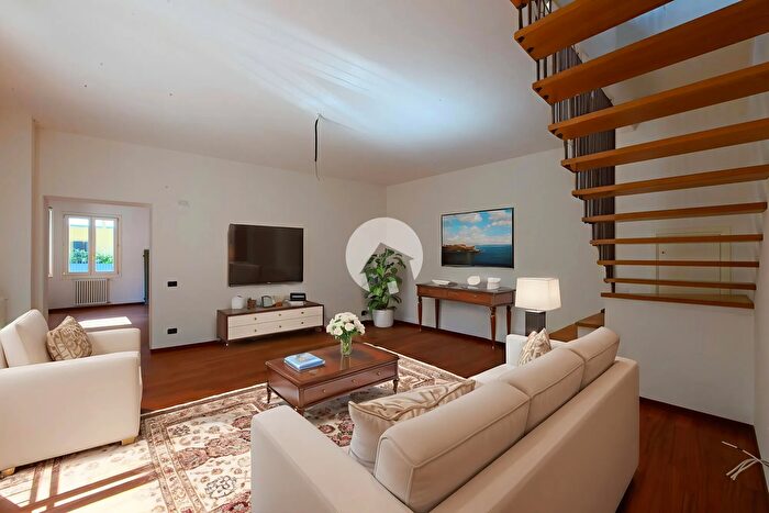 Casa con 6 locali in vendita in Via Emilia Santo Stefano, Reggio Emilia