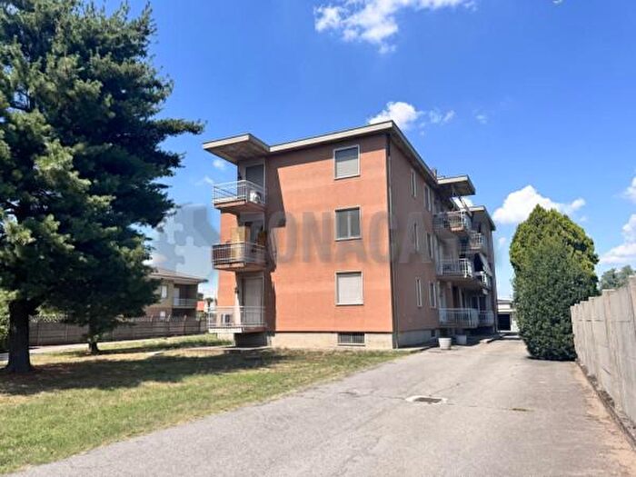 Appartamento trilocale in vendita in Via Francesco Baracca, Lonate Pozzolo