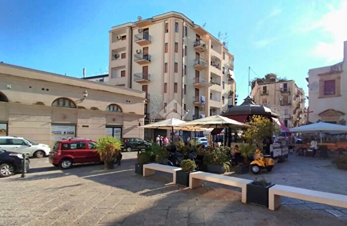 Appartamento quadrilocale in vendita in Via Beati Paoli, Palermo