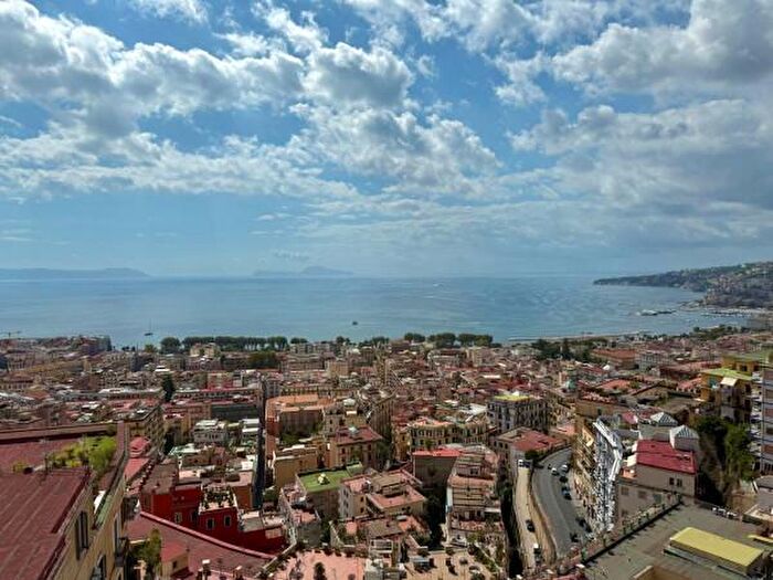 Appartamento trilocale in vendita in Via Filippo Palizzi, Napoli