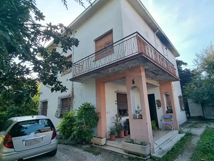 Casa con 5 locali in vendita in Viale Cesare Battisti, Correggio
