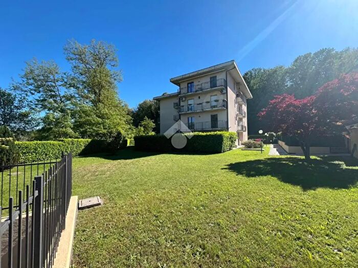 Appartamento trilocale in vendita in Via Vivirolo, Varese