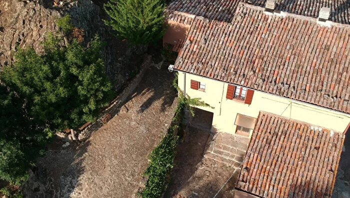 Casa con 15 locali in vendita in Piazza Garibaldi, Talamello