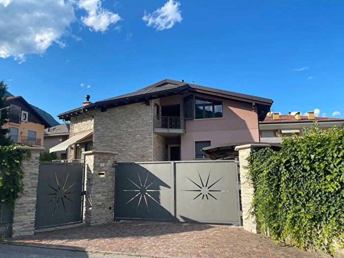 Casa con 12 locali in vendita in Via Cesare Battisti Domodossola, Domodossola