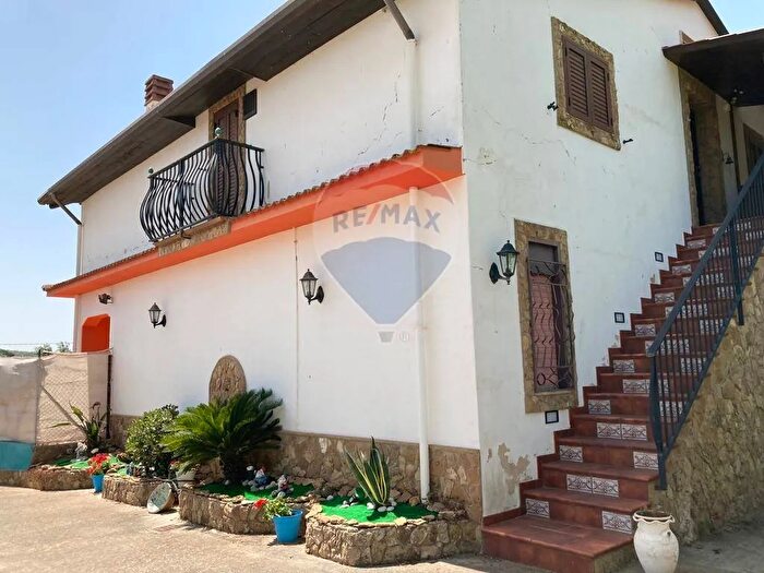 Casa con 5 locali in vendita in Contrada Gatta Snc, Piazza Armerina