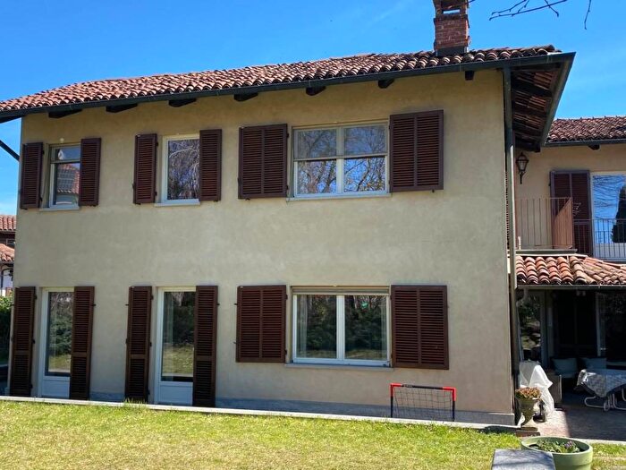 Casa con 6 locali in affitto in Via Novembre, Centro Storico, Chieri