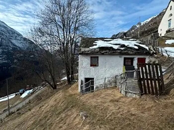 Casa trilocale in vendita in Frazione Bugliaga, Trasquera