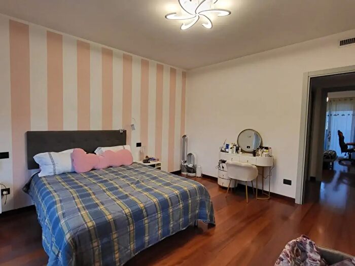 Appartamento trilocale in affitto in Viale Pietro Toselli, Legnano