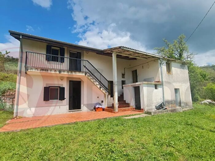 Casa con 9 locali in vendita in Via Cerreto, Santopadre