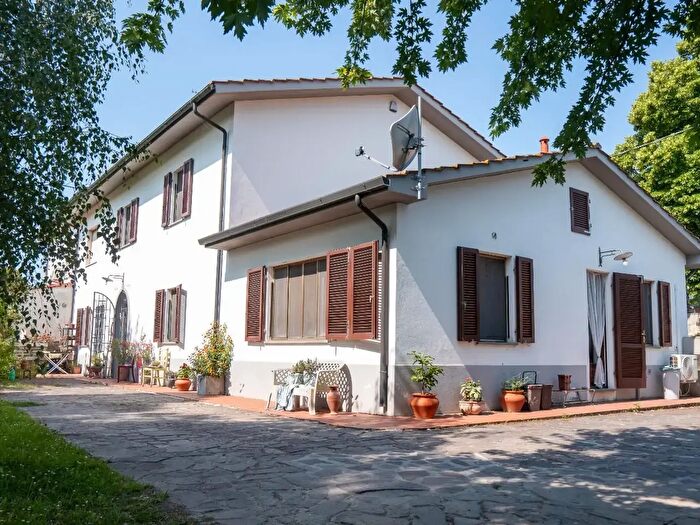 Casa con 8 locali in vendita in San Giuliano Terme