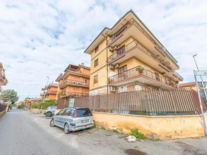 Appartamento bilocale in vendita in Via Pubio Elio, Roma